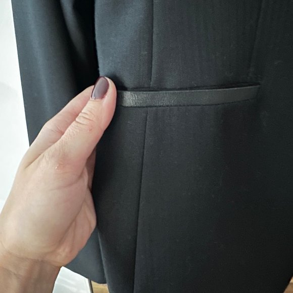 Elie Tahari Fitted Black Blazer - Picture 3 of 3